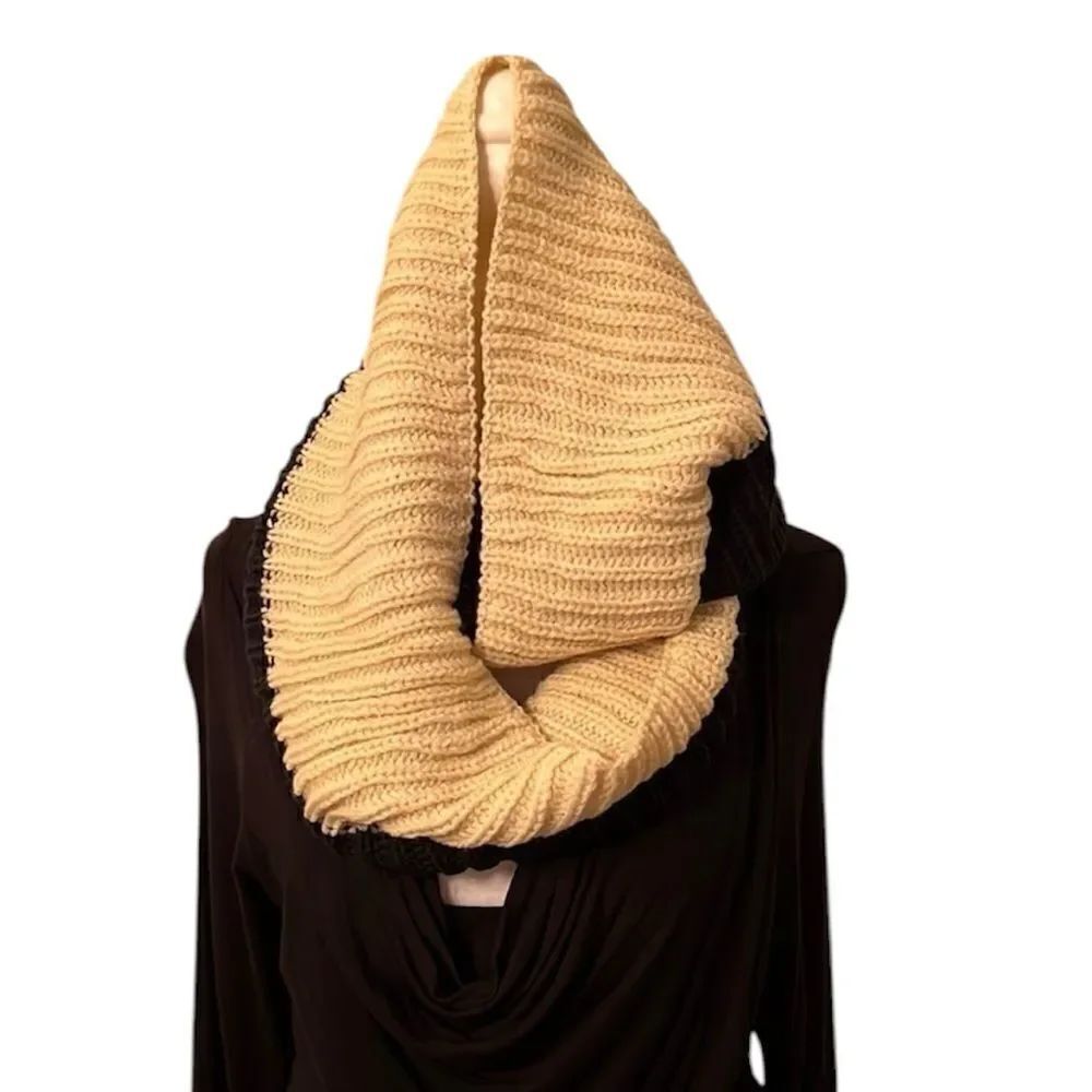 NWOT black and cream knit infinity scarf dress up any outfit while keeping warm